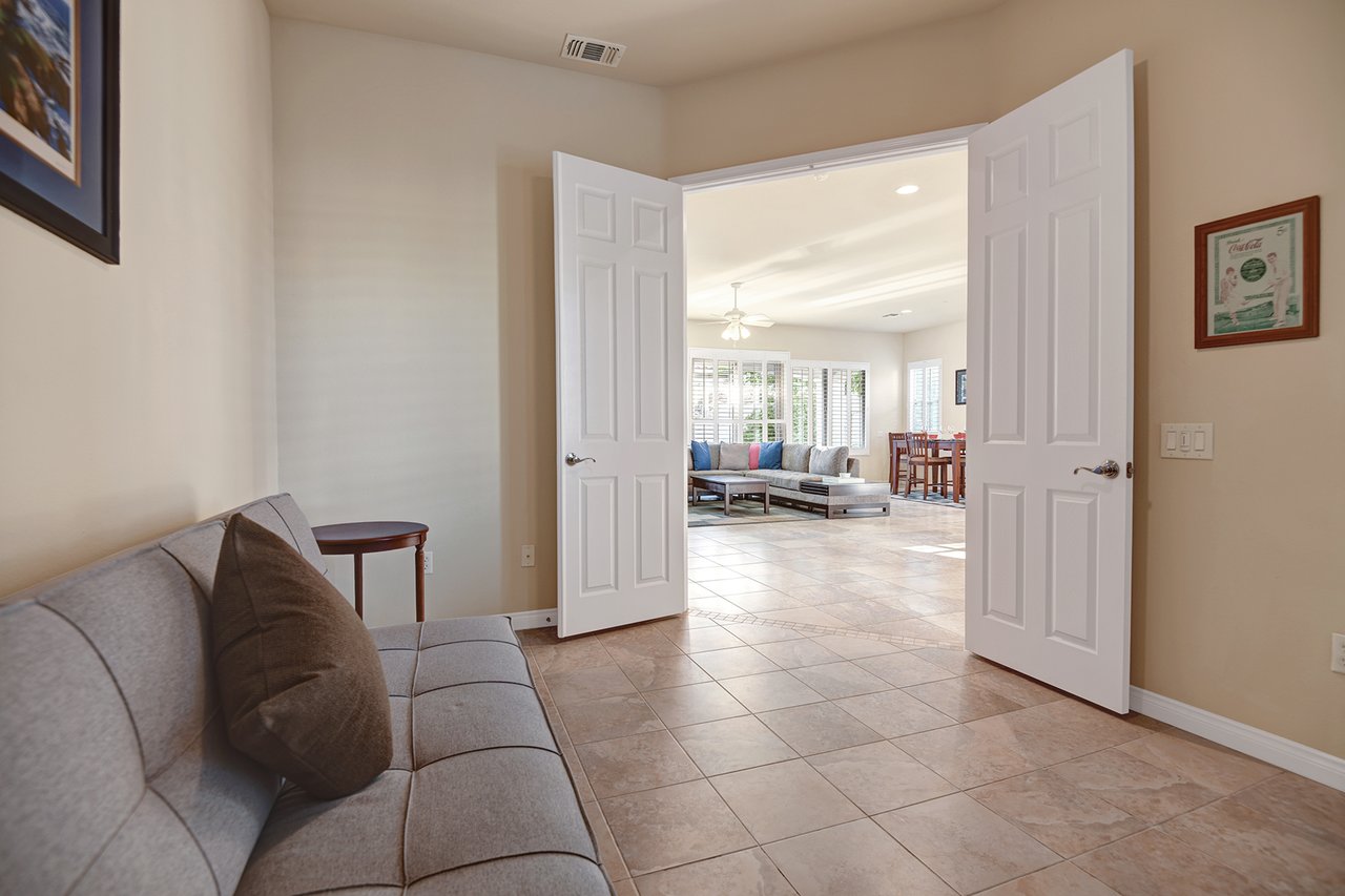 SITTING ROOM REVERSE