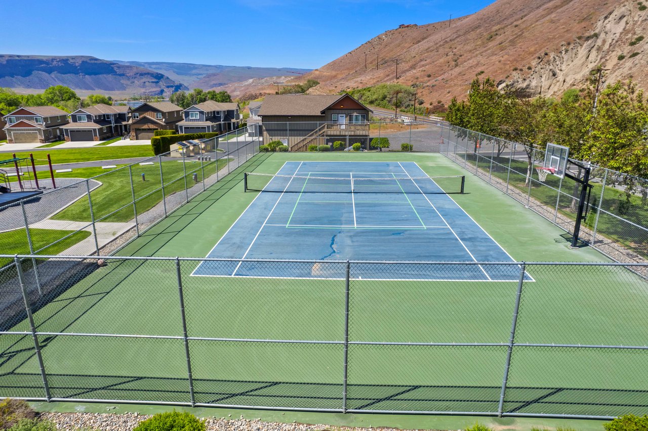 Community Tennis & Pickleball Court