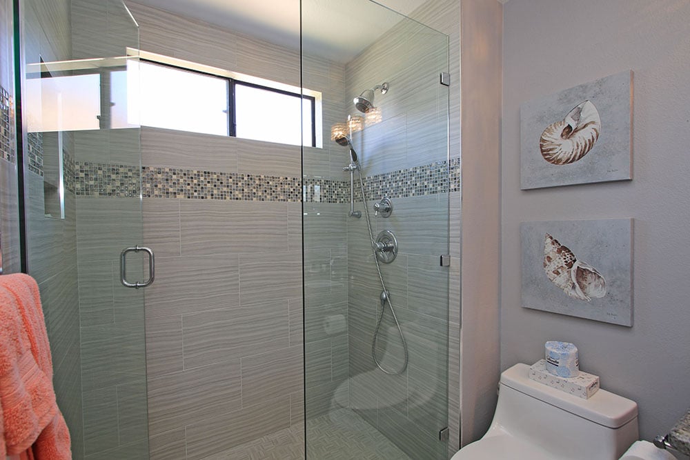 Shower Unit in Bathroom 2