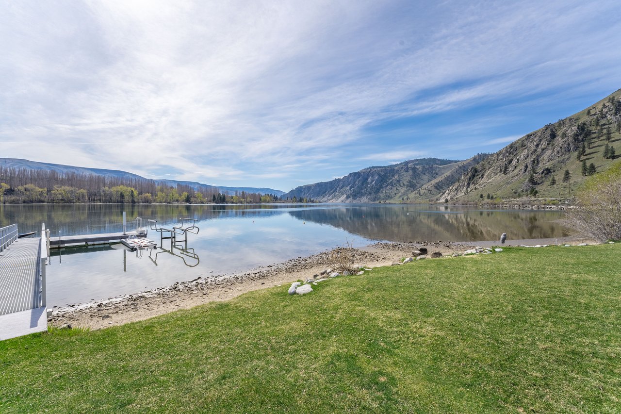 Waterfront Property Columbia River with Shared Dock & Mooring Buoy.