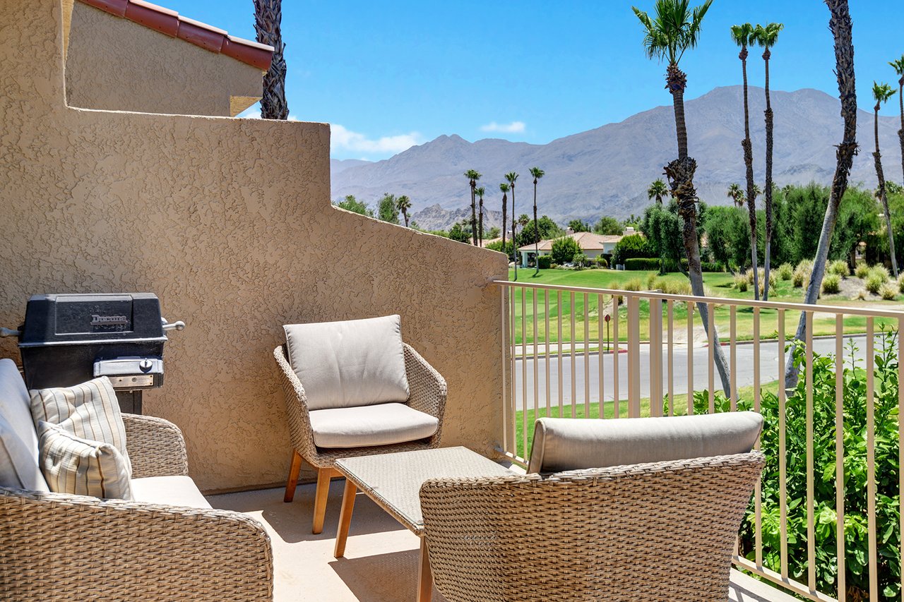 OUTDOOR LIVING SPACE TIGHT