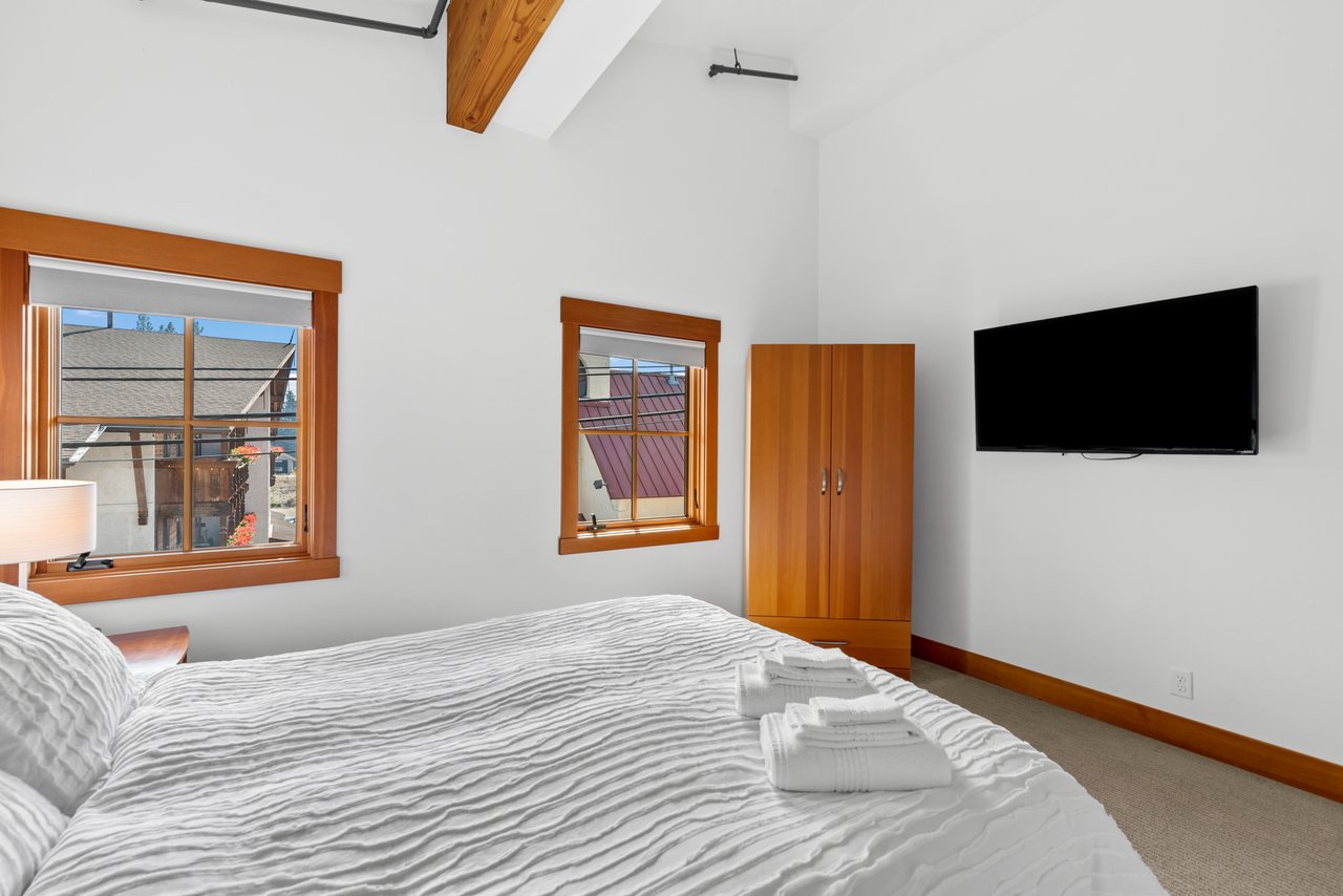 Bedroom with Queen Bed