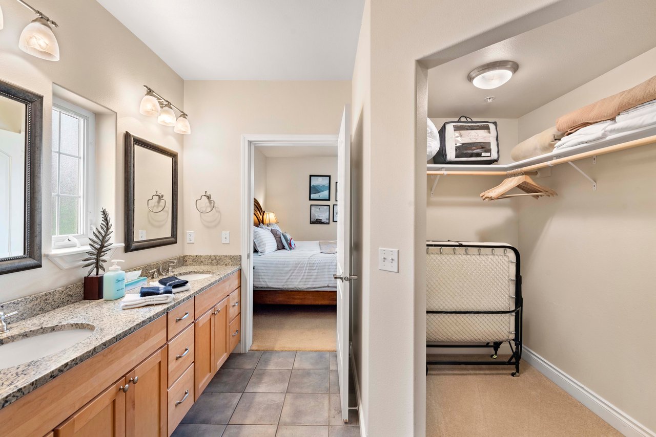 Primary Ensuite Bathroom with Walk-In Closet