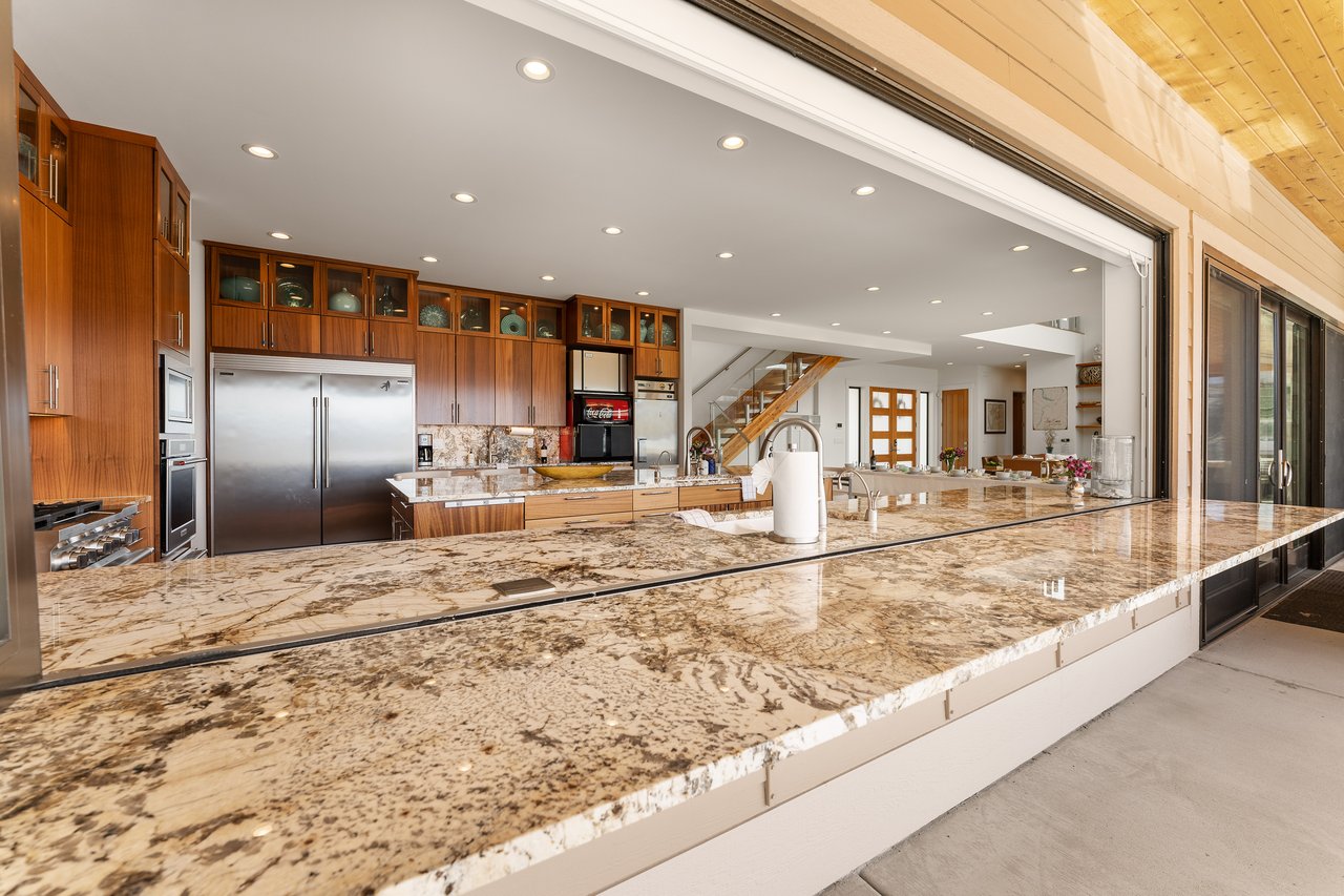 Kitchen windows for true indoor-to-outdoor living