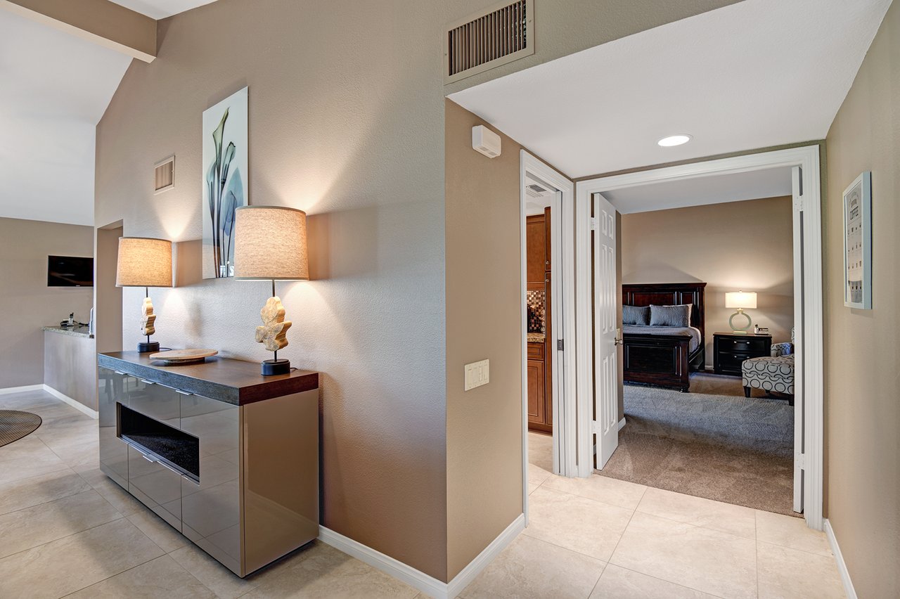 TOWARDS MAIN BEDROOM