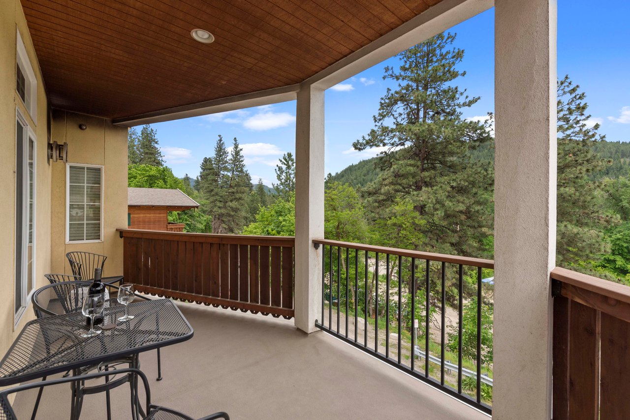 Large Covered, Wrap-Around Deck