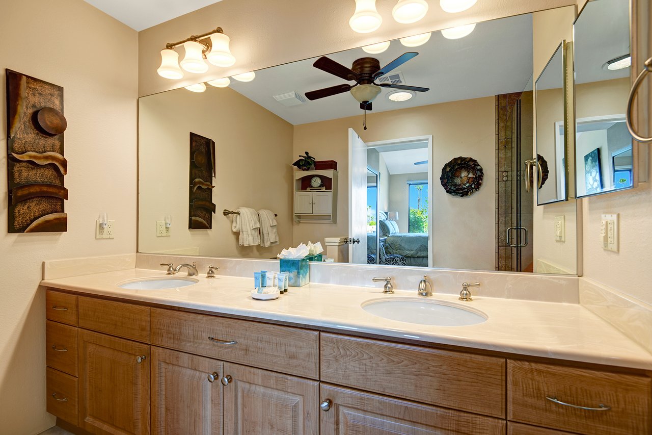 PRIMARY BATHROOM.jpg mls