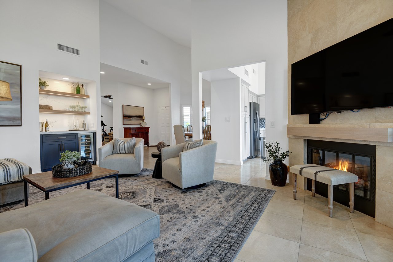 LIVING SPACE REVERSE.jpg mls