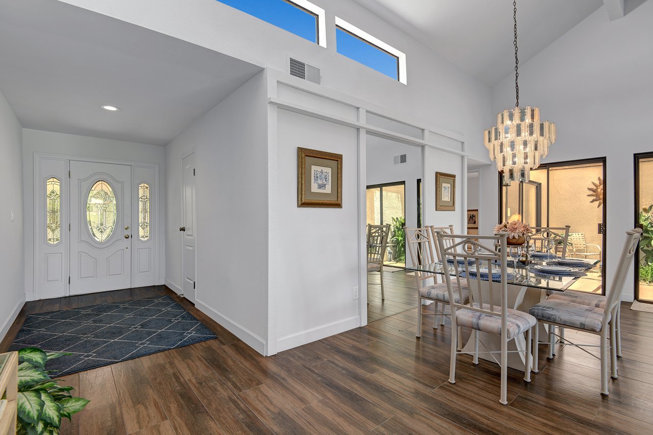 ENTRY WAY TO DINING SPACE.jpg mls