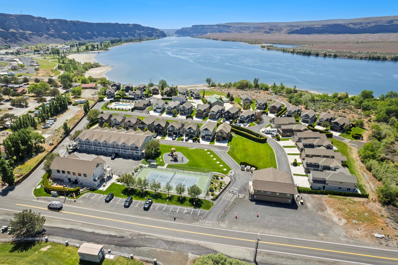 Beautiful & Well-Maintained Crescent Bay Community