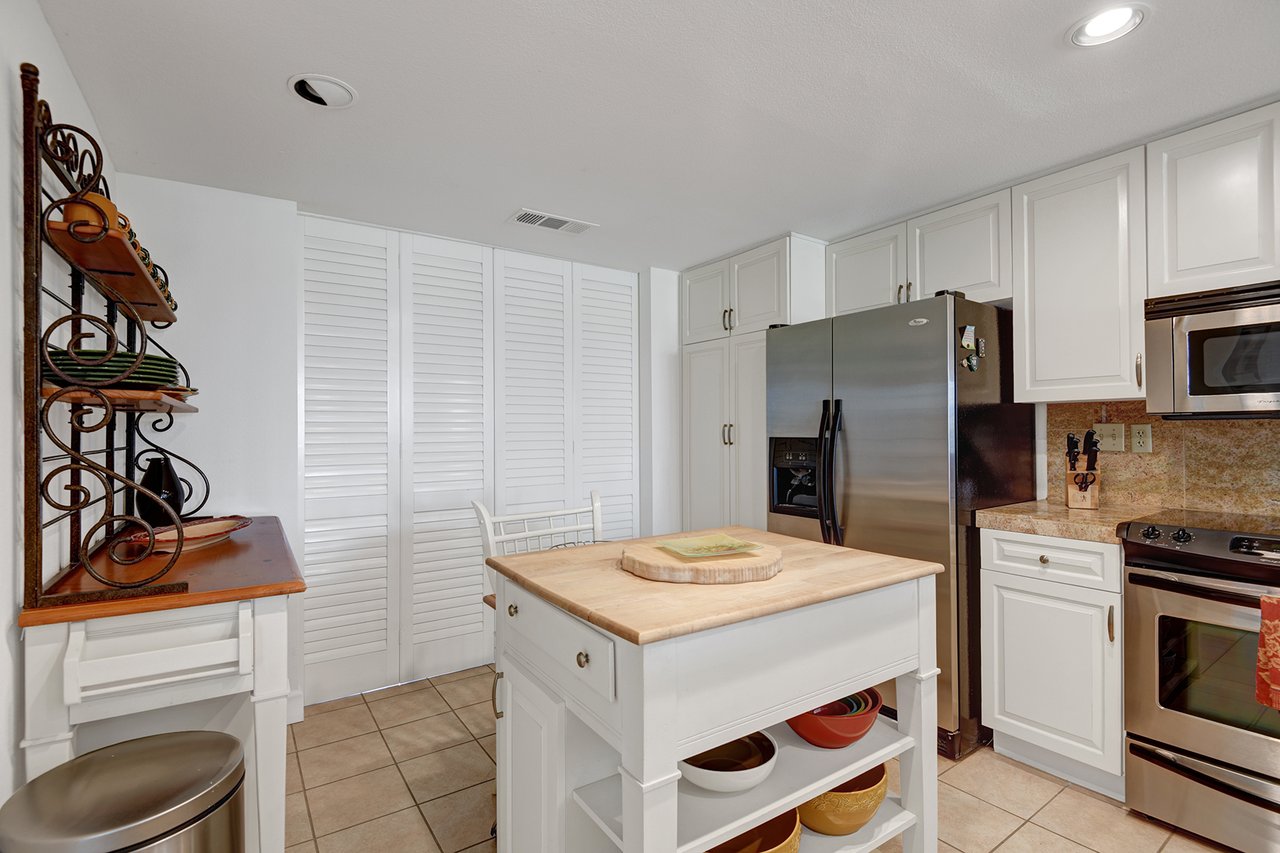 KITCHEN. CONTINUED.jpg mls