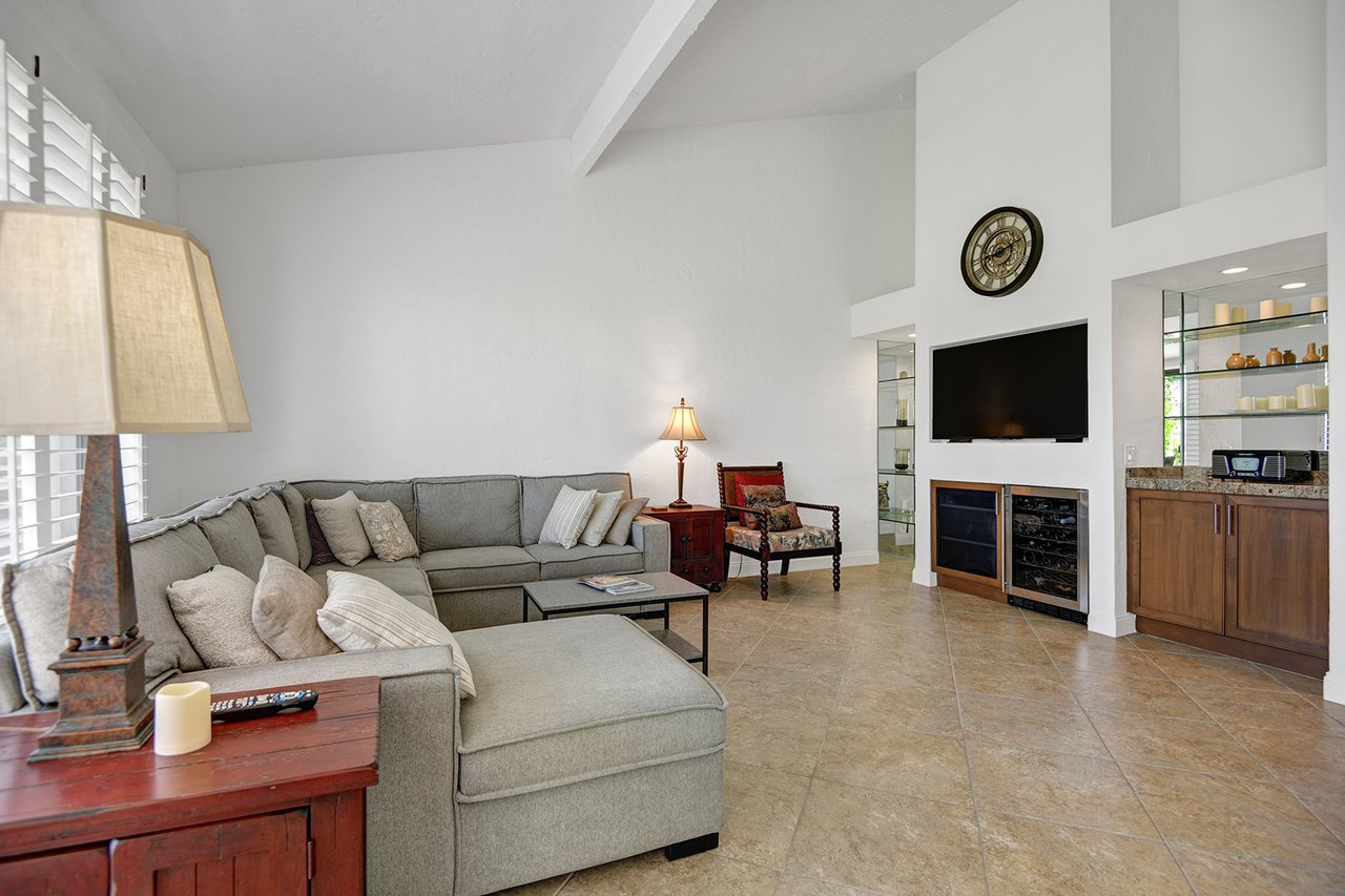 LIVING SPACE REVERSE