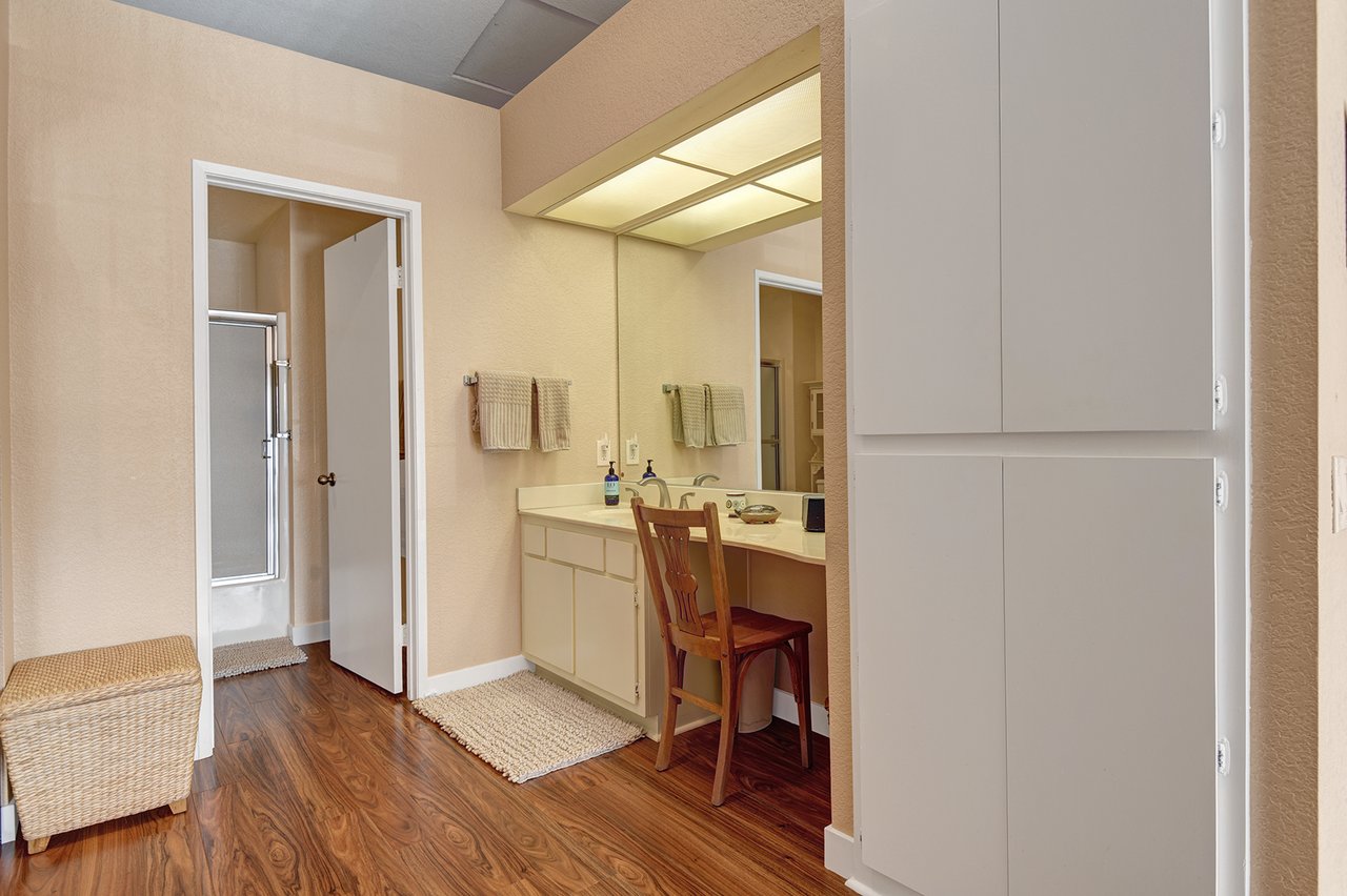 MAIN BATHROOM.jpg mls