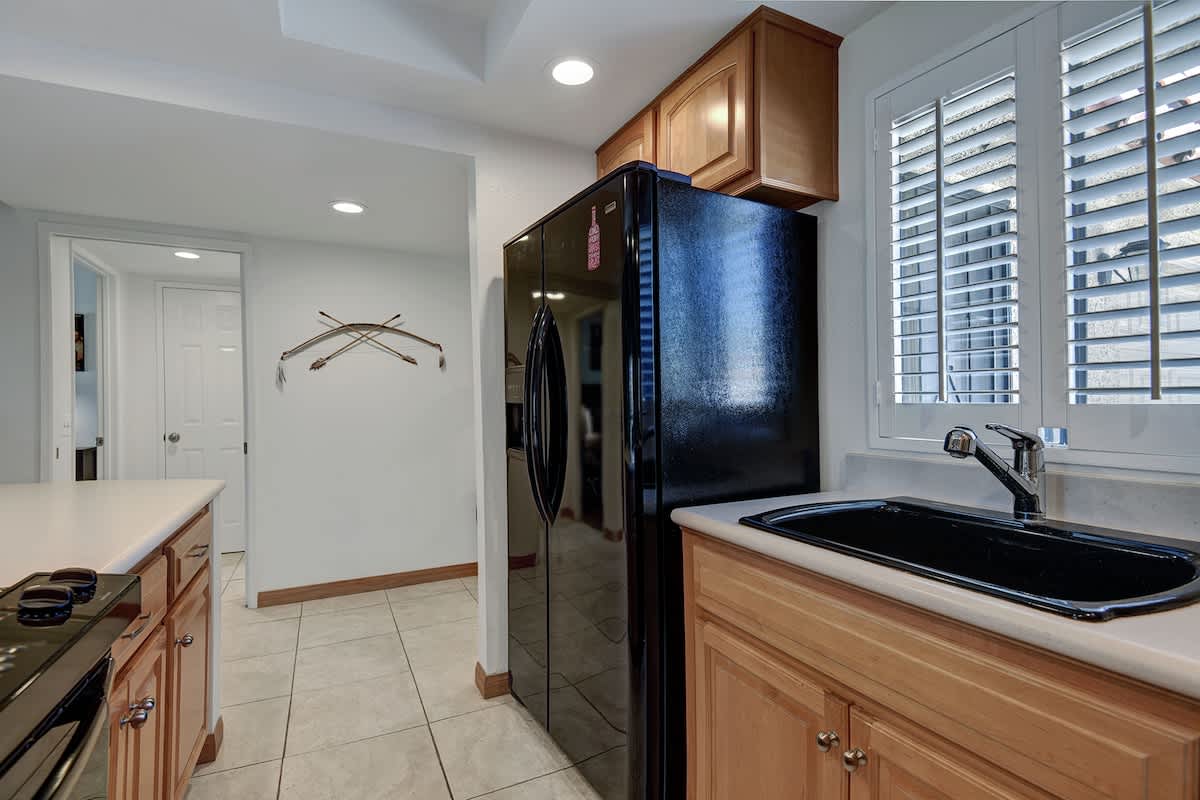 KITCHEN WITH REFRIDGERATOR