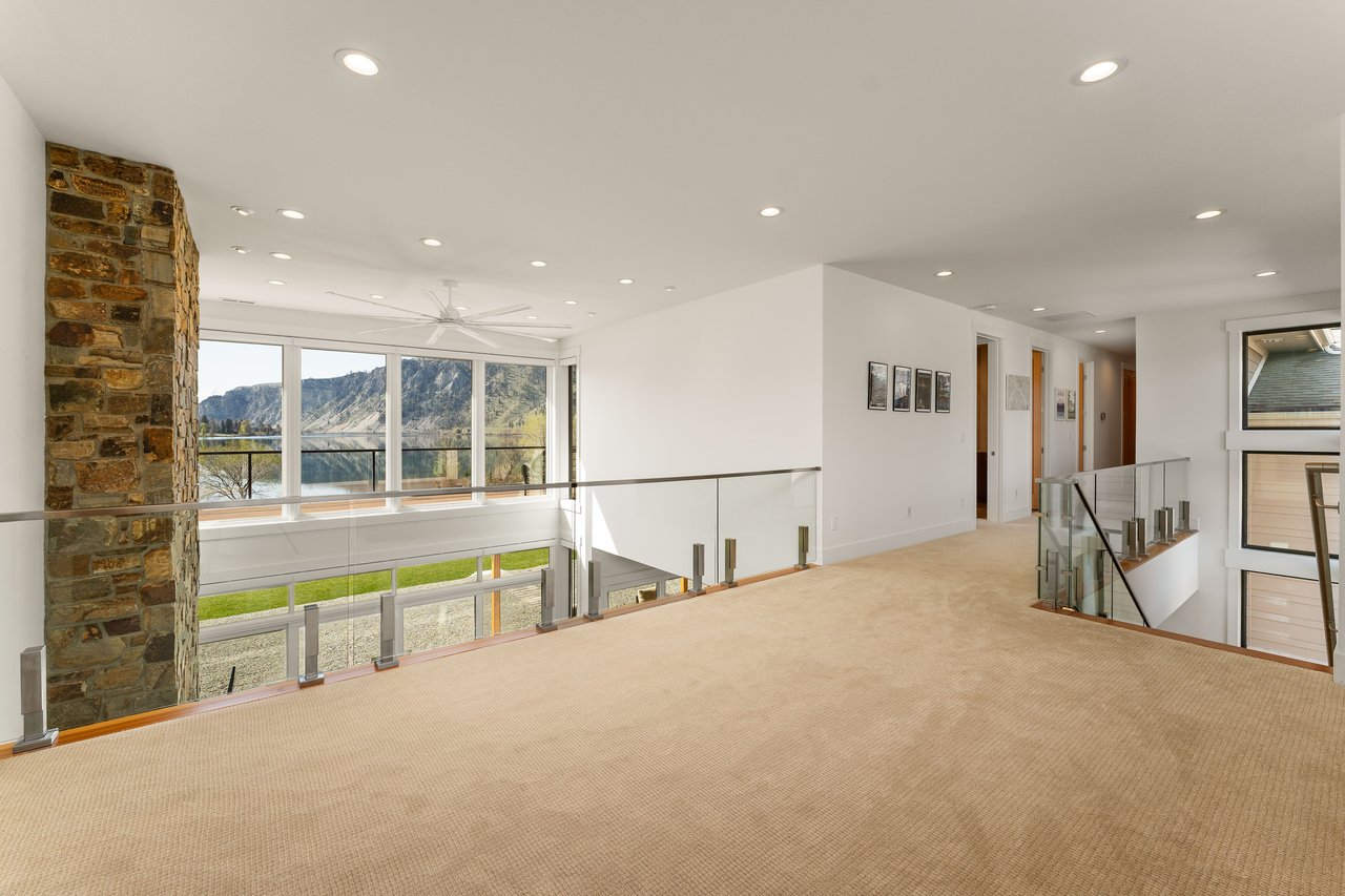 Upstairs Living Area