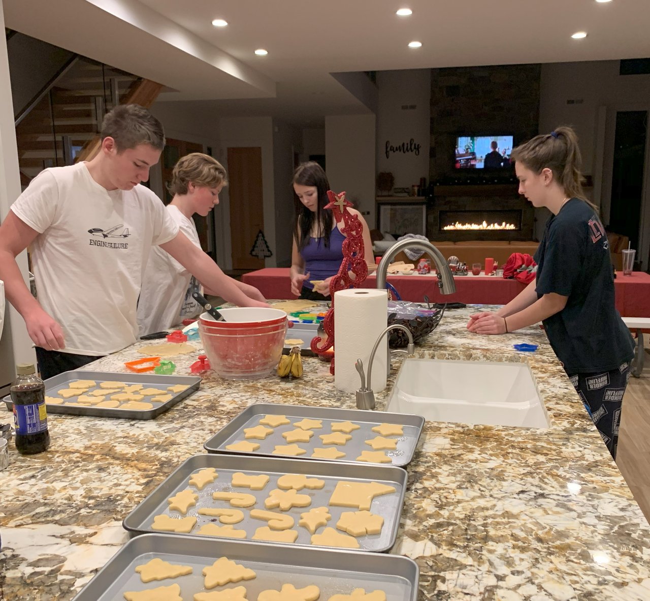 A massive kitchen with huge counters, perfect for group baking projects and cooking classes. Lots of cooking pans and utensils provided. And...massive fridge, freezer and multiple sinks and dishwashers!