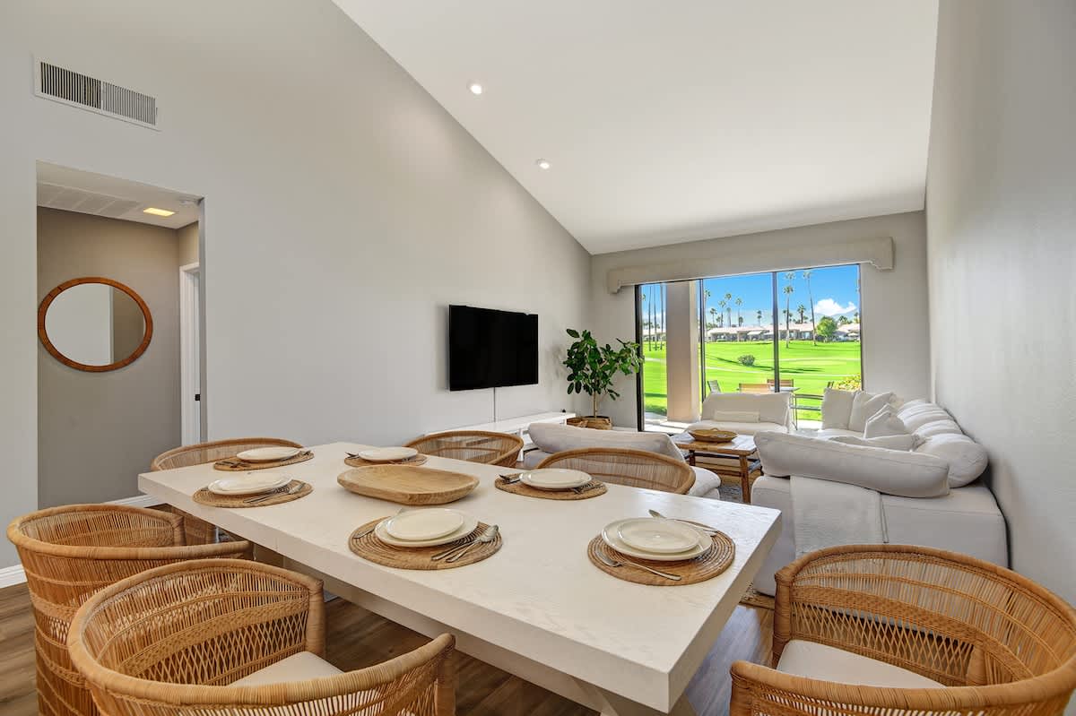 OVER DINING TABLLE.jpg mls