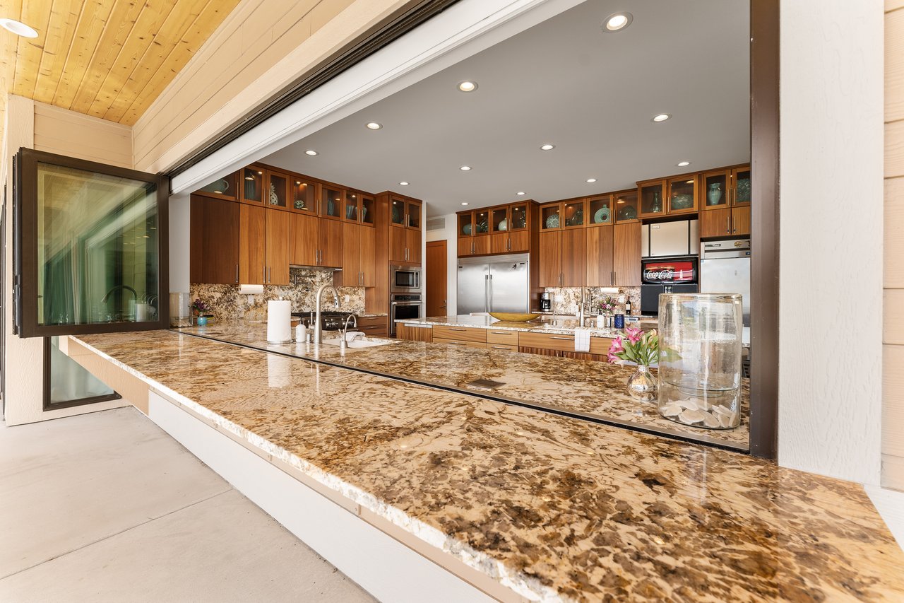 Kitchen windows for true indoor-to-outdoor living