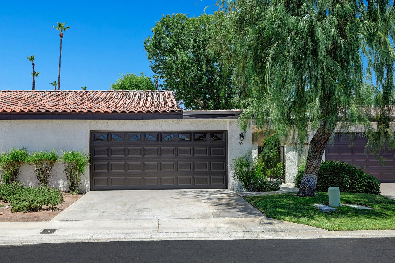 FRONT OF HOME.jpg mls