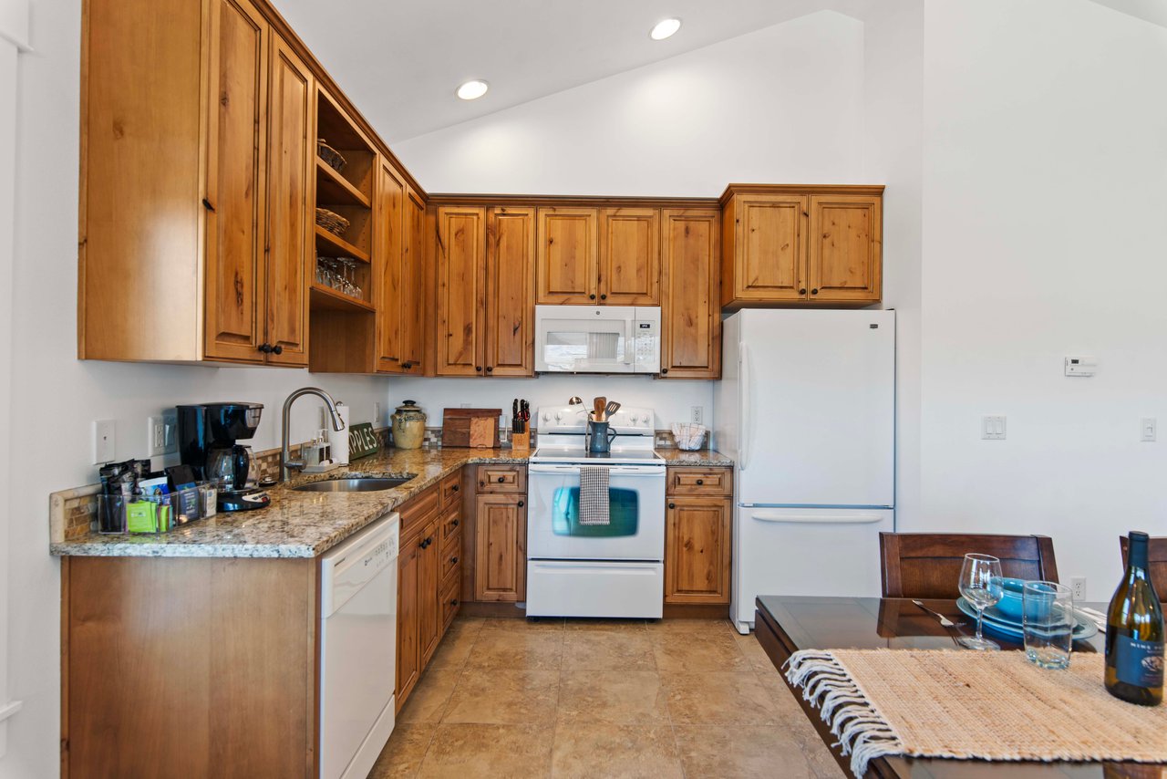 Fully Stocked Kitchen