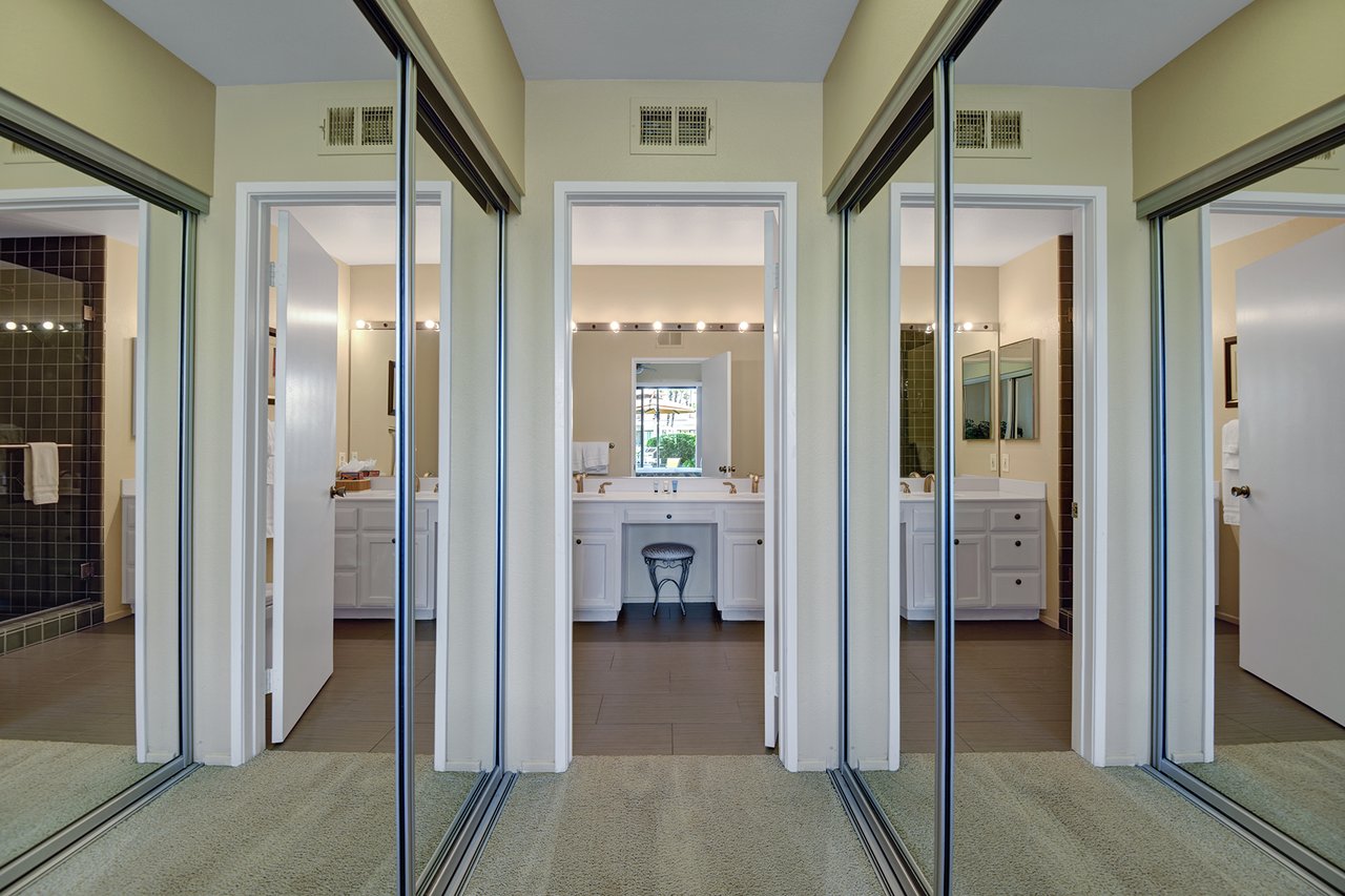 HALLLWAY TO BATHROOM 1