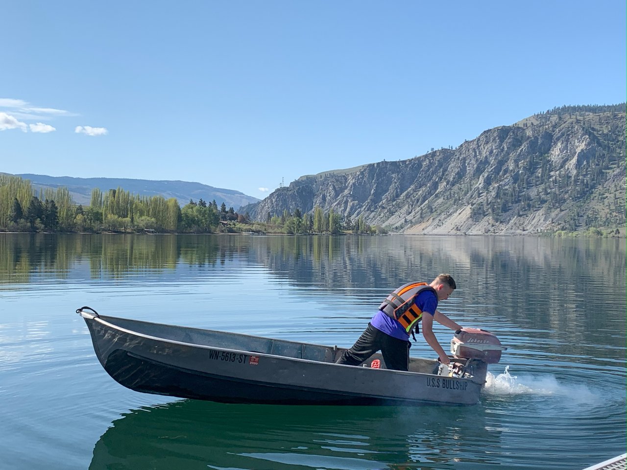 BYOB - Bring your own boat :-) Yippee! We're able to accommodate watercraft. Get your fishing pole ready!