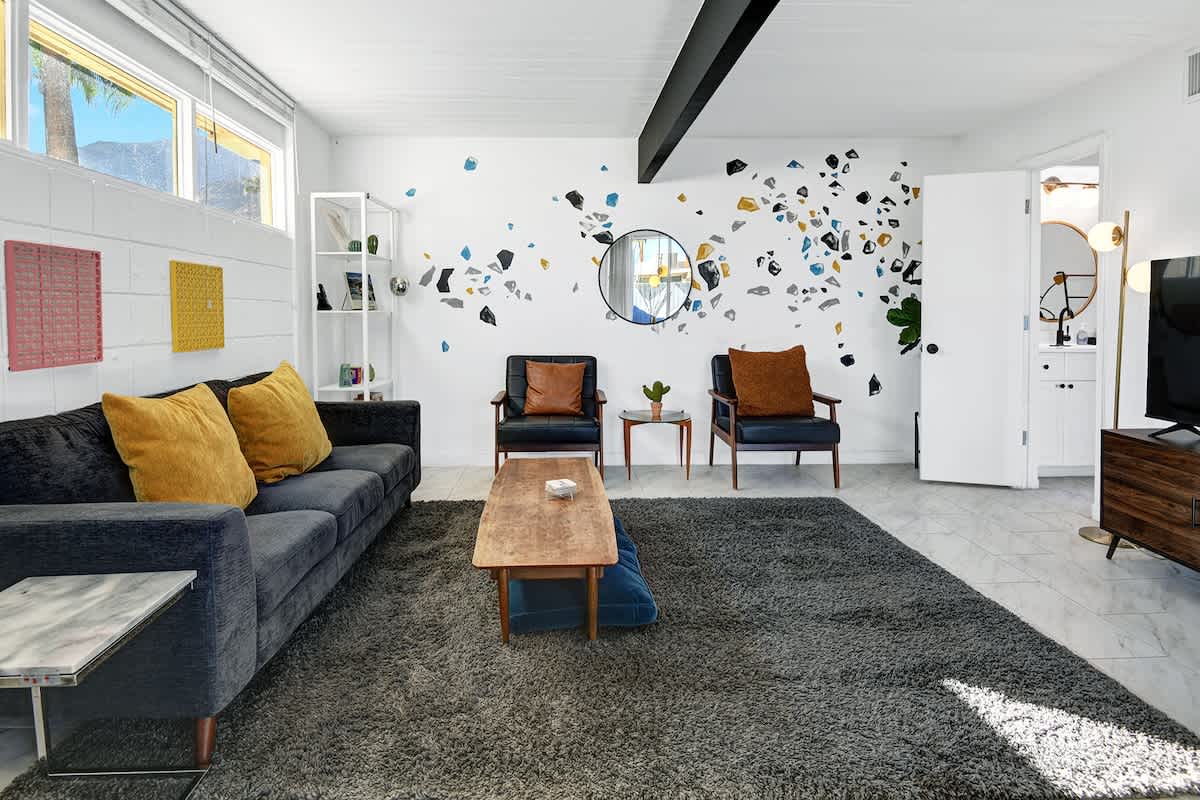 Ocotillo Art Bungalow - Meredith Lodging