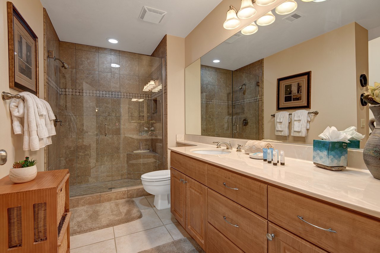 GUEST BATHROOM.jpg mls