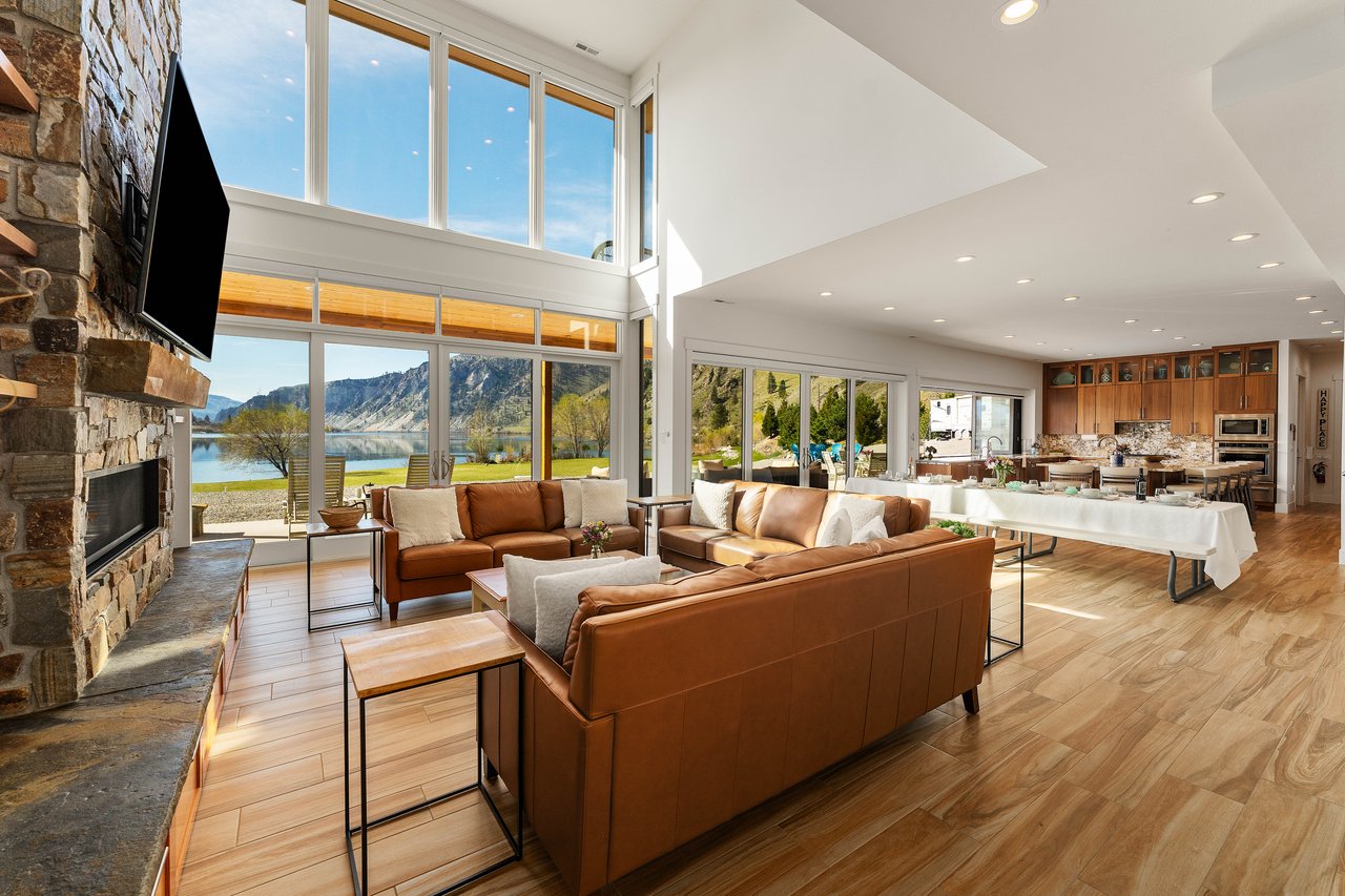 Open Concept Living to Dining Area and extends to Kitchen