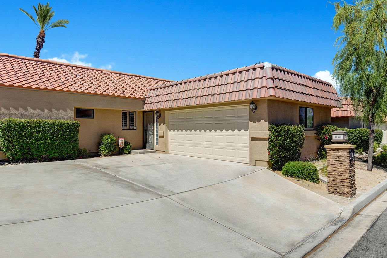 FRONT OF HOME.jpg mls