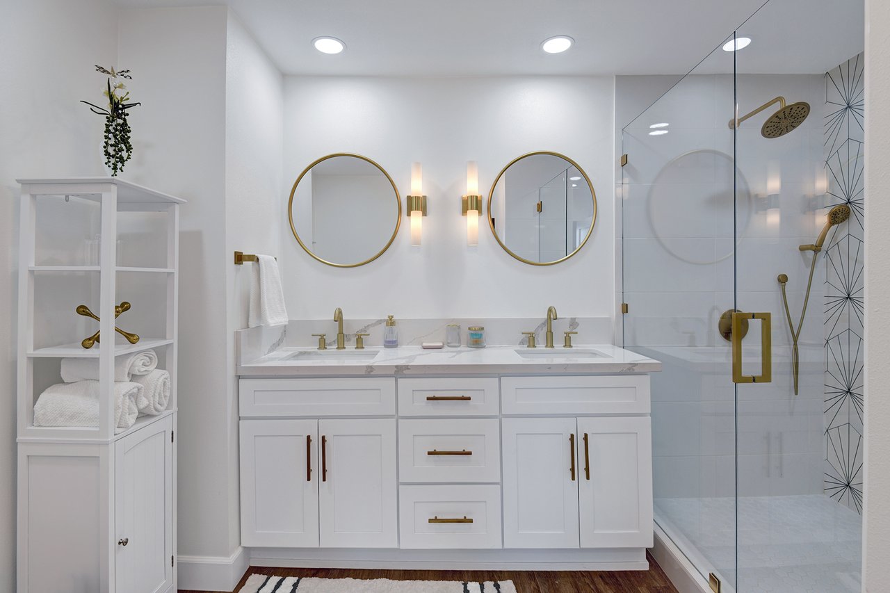 MAIN BEDROOM BATHROOM