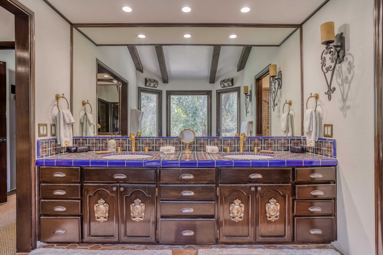 Casa Grande-Primary Bedroom 1 bathroom sinks
