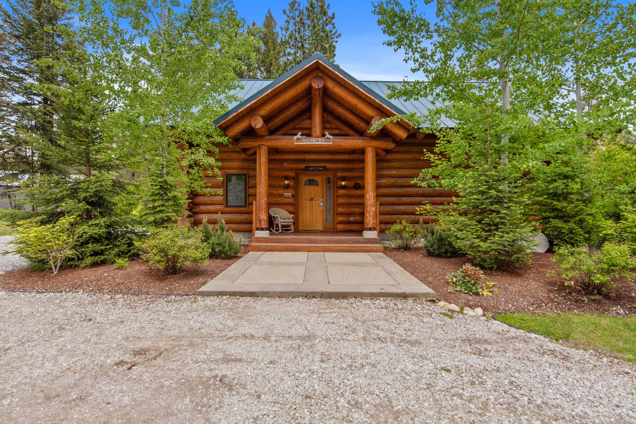 Front porch of Big Jim Mountain Lodge