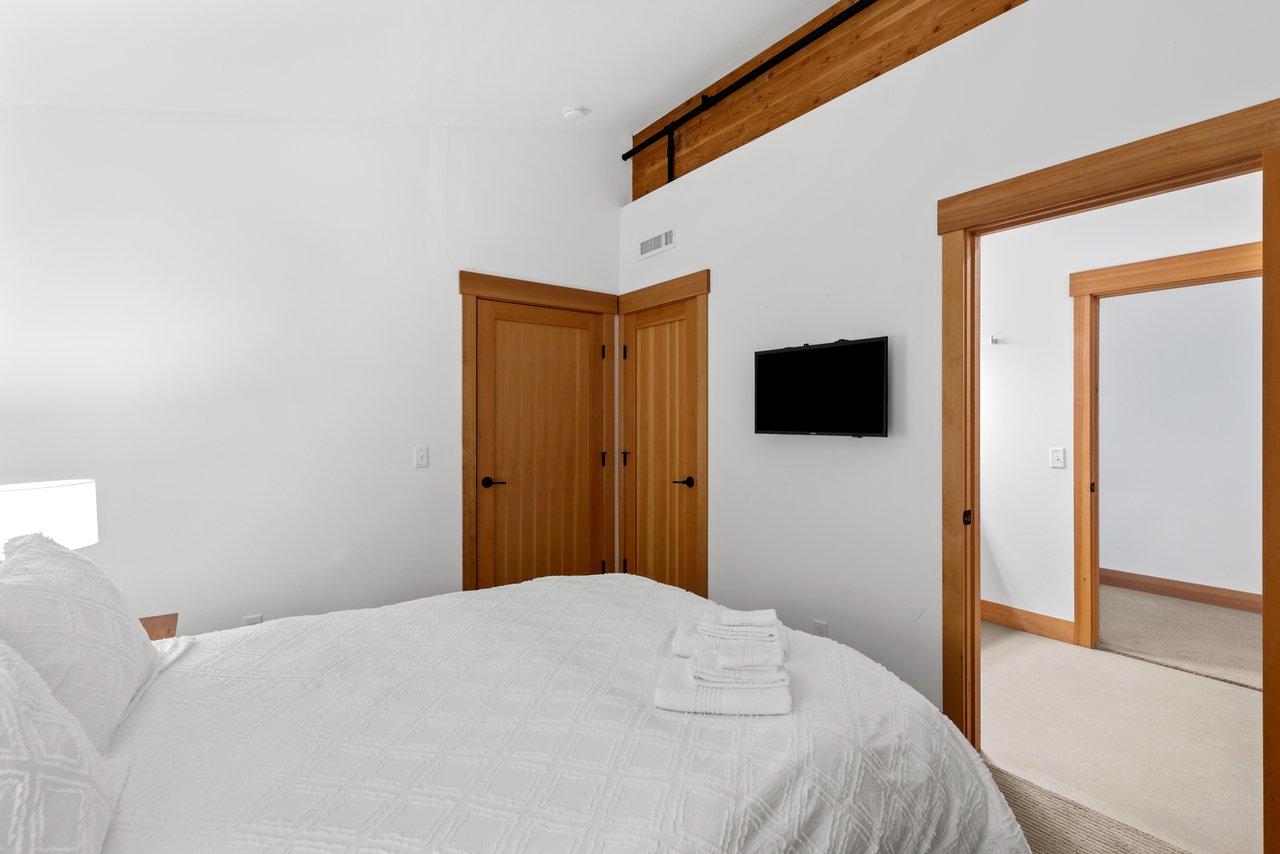 Bedroom with Queen Bed