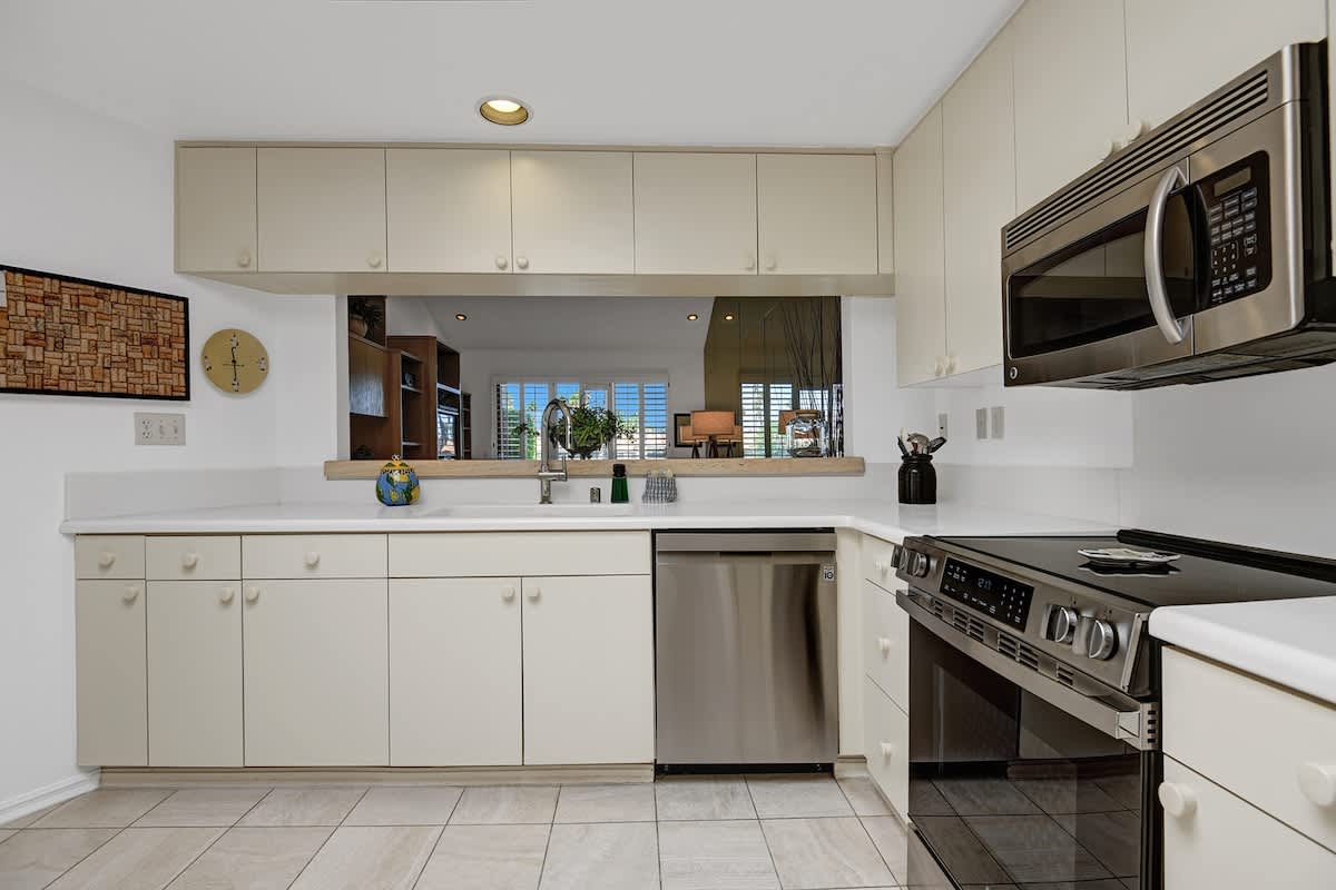 KITCHEN CONTINUED.jpg mls