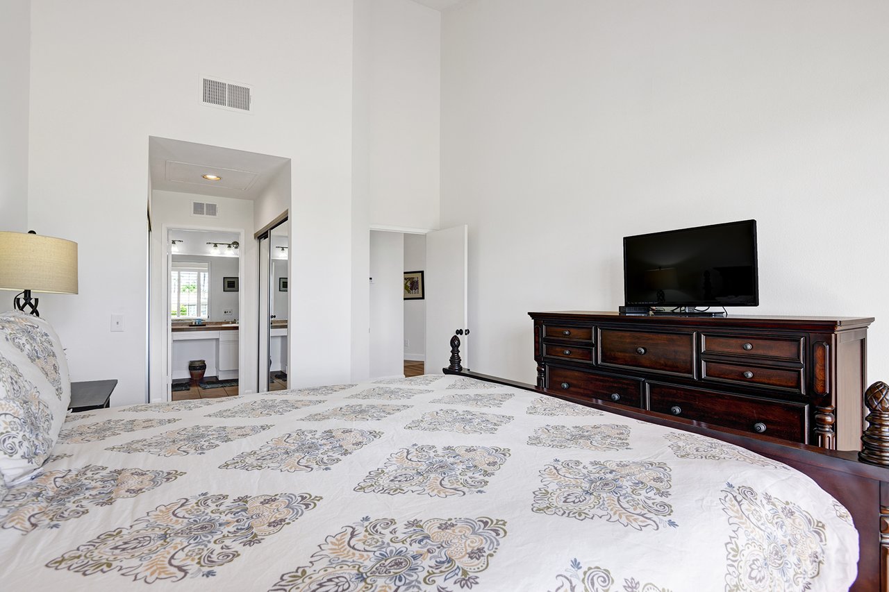 MAIN BEDROOM REVERSE.jpg mls