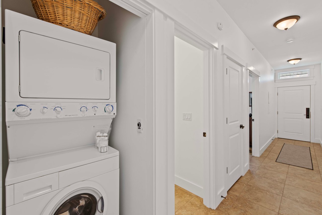 Washer & Dryer in Unit