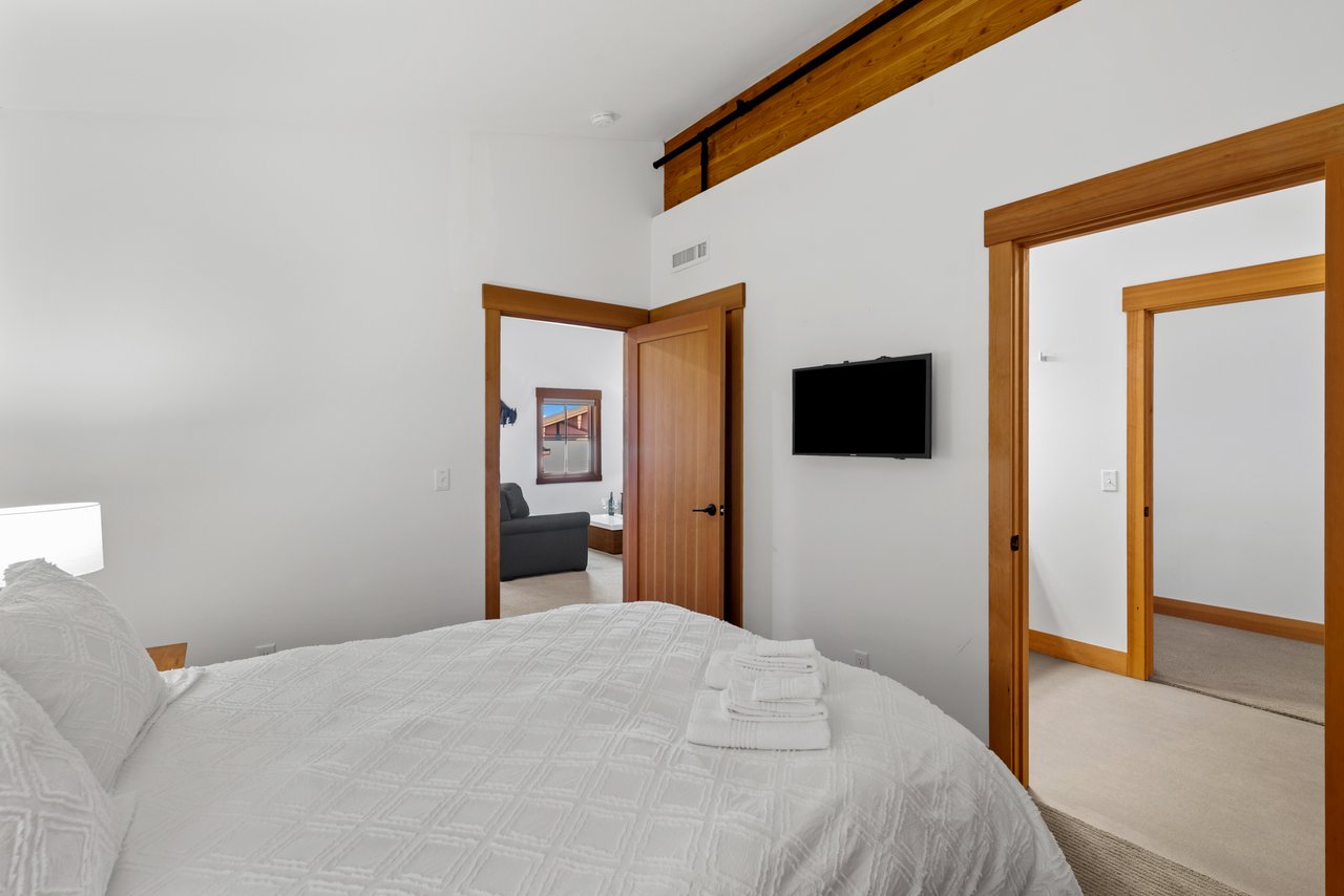 Bedroom with Queen Bed