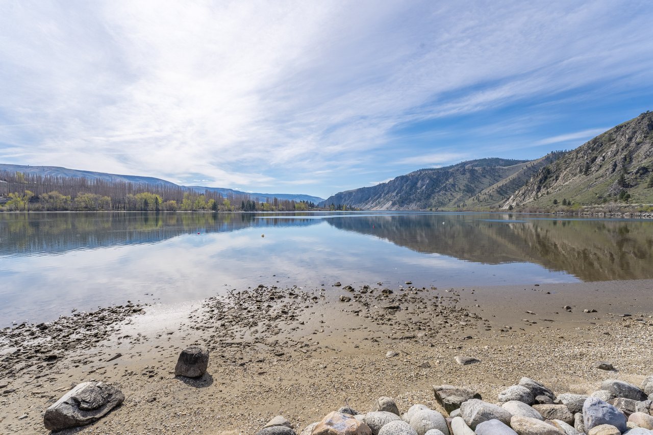 Waterfront & River Access on Lake Entiat!