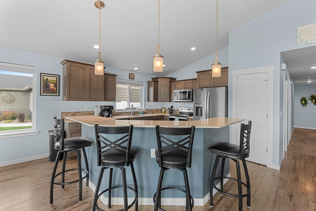 Breakfast Table with high chairs