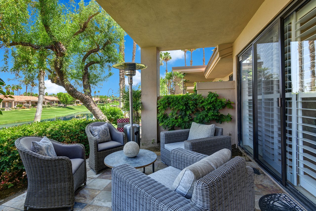 OUTDOOR SEATING AREA.jpg mls