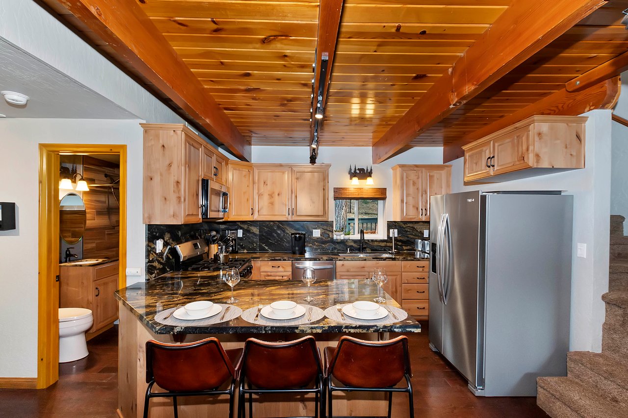 Breakfast Bar and Kitchen 2