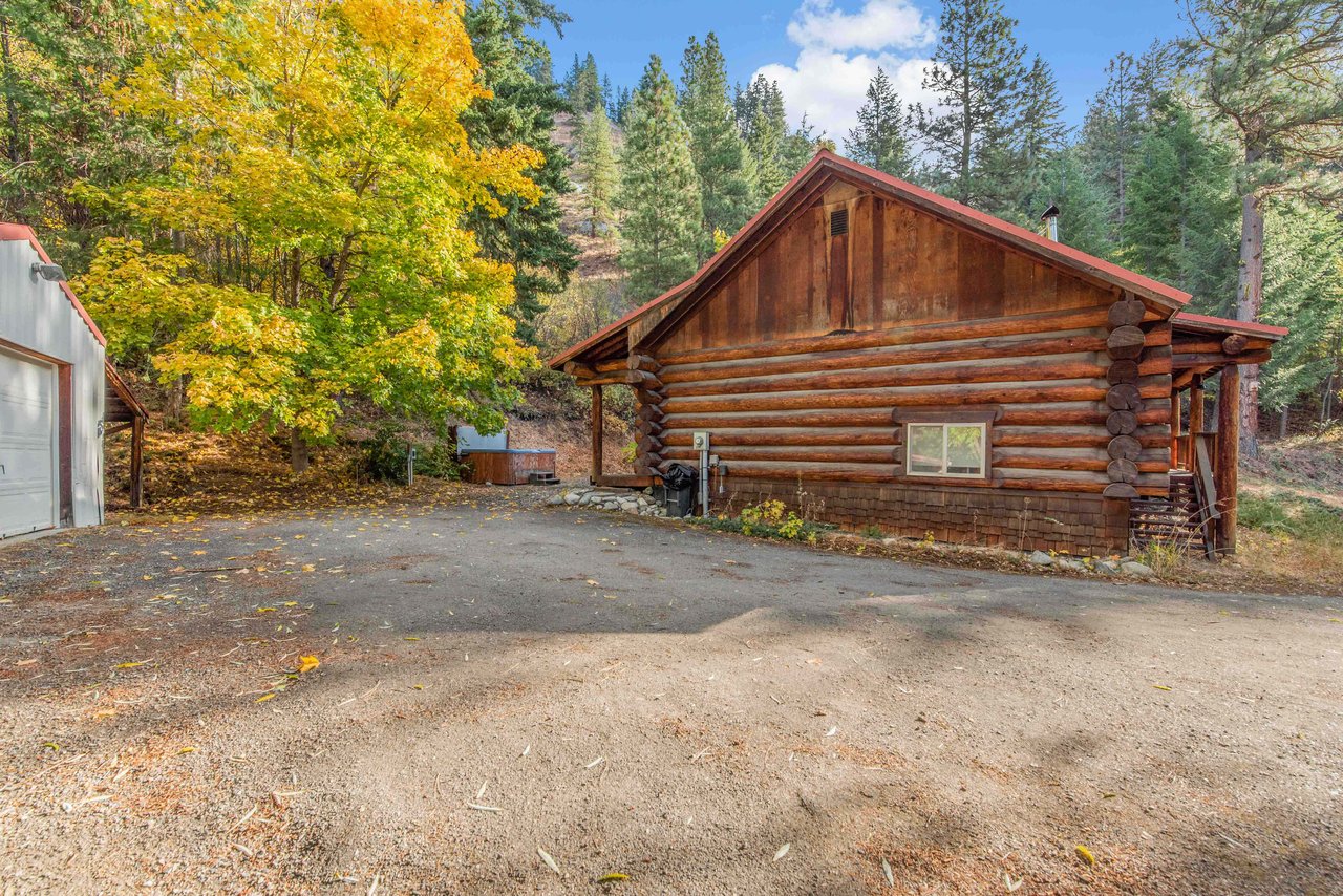 Bear Ridge - Rustic Log Cabin Exterior