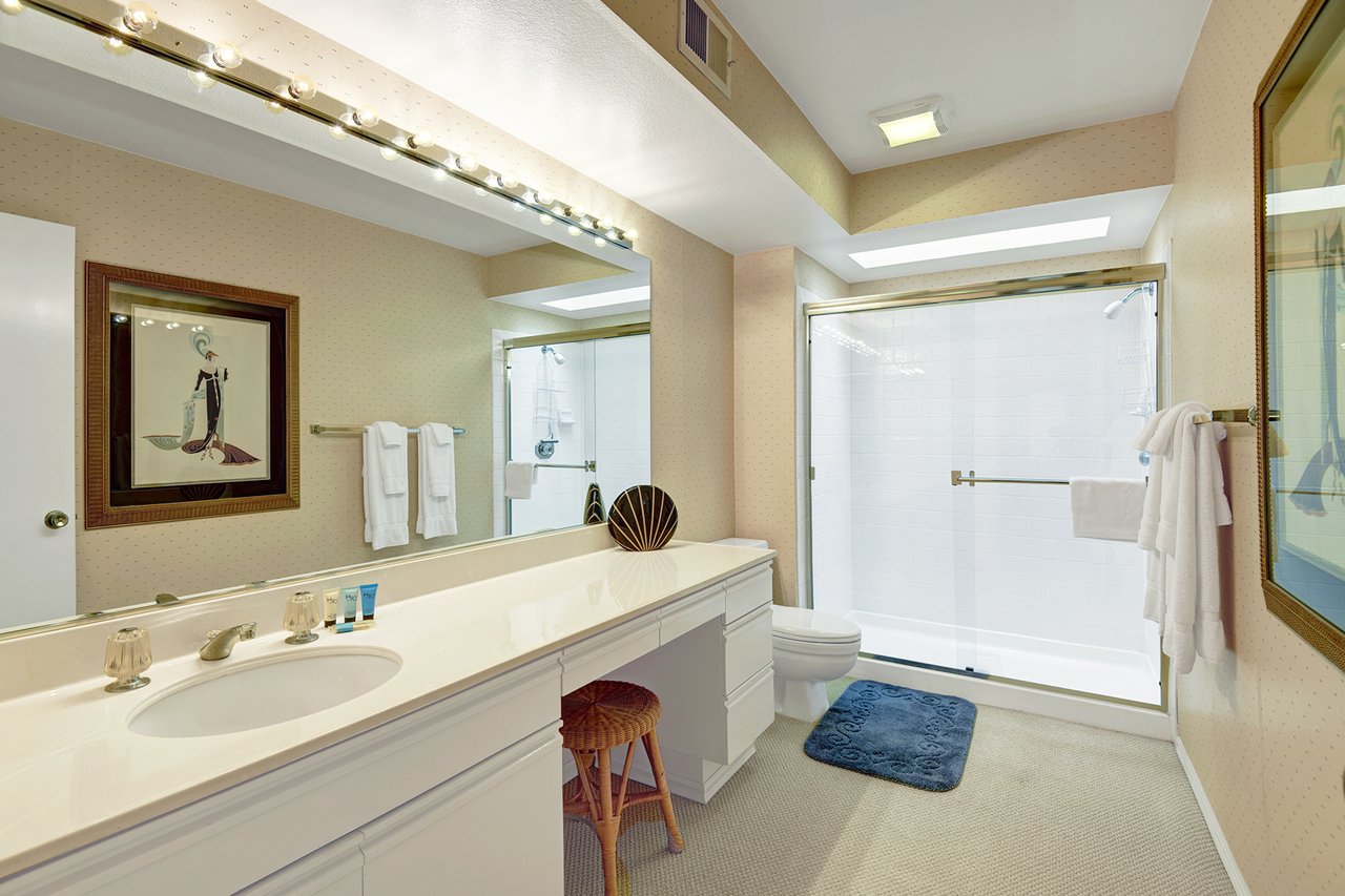 BEDROOM 1 BATHROOM.jpg mls