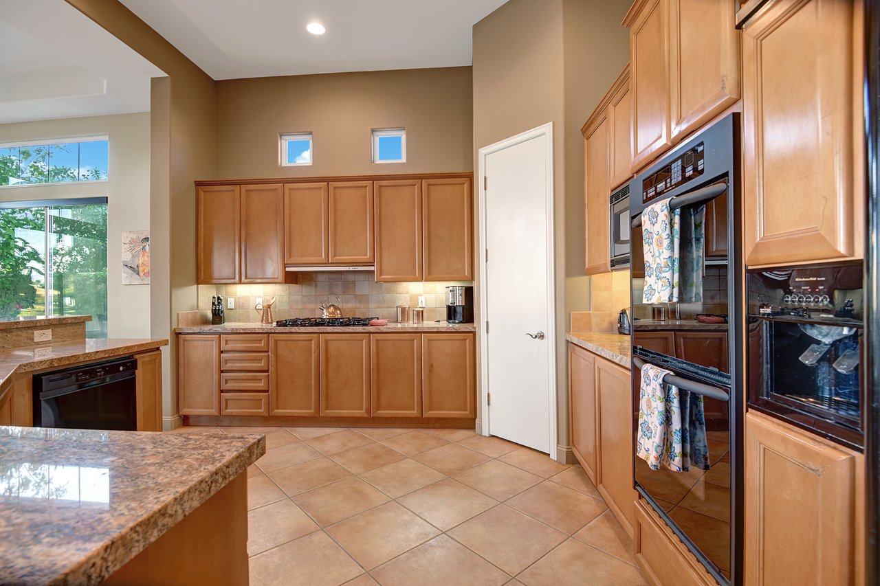 KITCHEN TIGHT.jpg mls