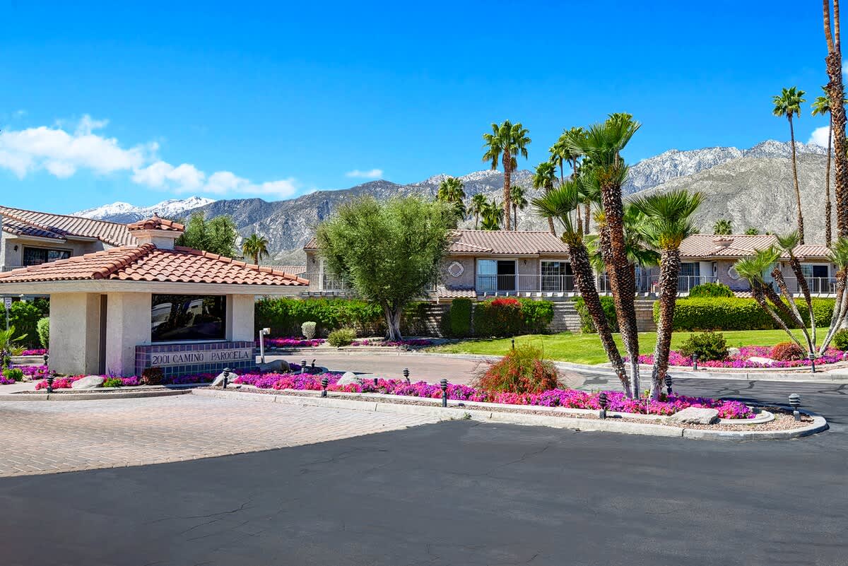 GATED COMMUNITY.jpg mls