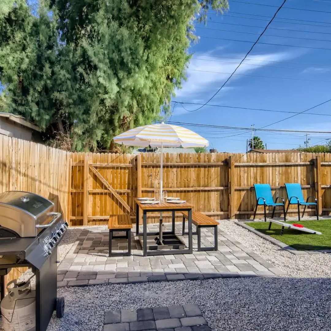 Cosmopolitan Cottage Yard
