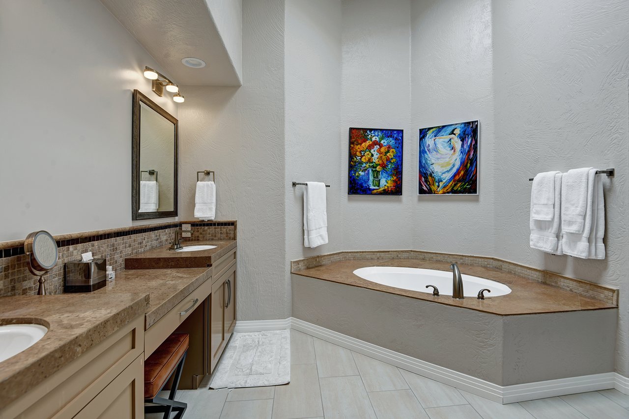 MAIN BEDROOM BATHROOM