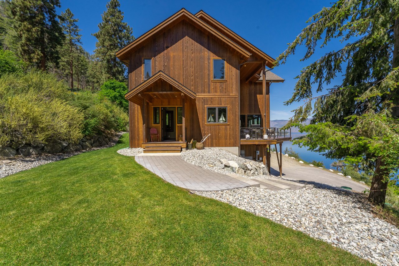 Exterior / Entry of home with well-maintained grassy yard