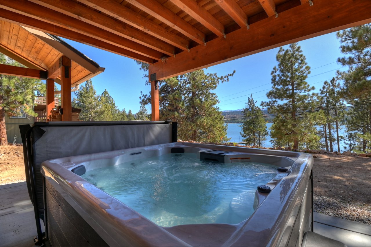 Hot Tub with Lakeview